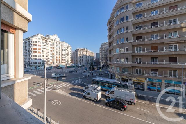 Afficher la photo en grand Appartement F3 à vendre - 3 pièces - 80.0 m2 - GRENOBLE - 38 - RHONE-ALPES - Century 21 Victor Hugo