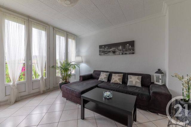 Afficher la photo en grand Appartement T4 à vendre - 4 pièces - 69.68 m2 - ECHIROLLES - 38 - RHONE-ALPES - Century 21 Victor Hugo