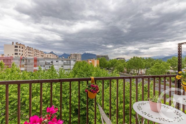 Afficher la photo en grand Appartement T4 à vendre - 4 pièces - 69.68 m2 - ECHIROLLES - 38 - RHONE-ALPES - Century 21 Victor Hugo