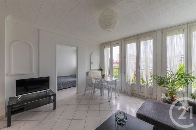 Afficher la photo en grand Appartement T4 à vendre - 4 pièces - 69.68 m2 - ECHIROLLES - 38 - RHONE-ALPES - Century 21 Victor Hugo