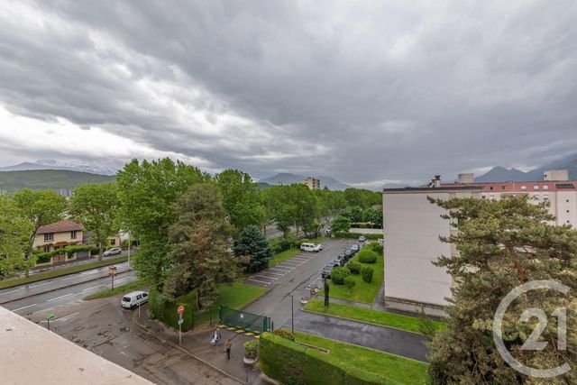 Afficher la photo en grand Appartement T4 à vendre - 4 pièces - 69.68 m2 - ECHIROLLES - 38 - RHONE-ALPES - Century 21 Victor Hugo