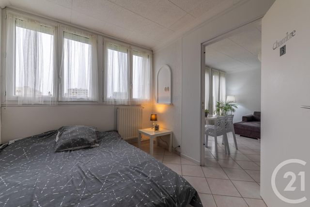 Afficher la photo en grand Appartement T4 à vendre - 4 pièces - 69.68 m2 - ECHIROLLES - 38 - RHONE-ALPES - Century 21 Victor Hugo