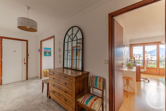 Afficher la photo en grand Appartement T4 à vendre - 4 pièces - 92.5 m2 - ECHIROLLES - 38 - RHONE-ALPES - Century 21 Victor Hugo