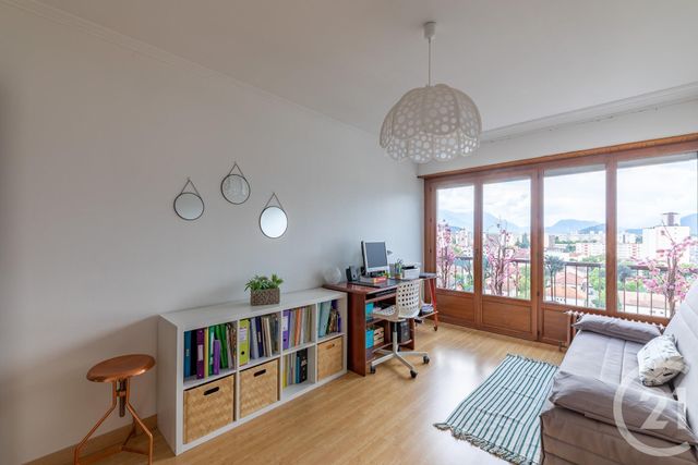 Afficher la photo en grand Appartement T4 à vendre - 4 pièces - 92.5 m2 - ECHIROLLES - 38 - RHONE-ALPES - Century 21 Victor Hugo