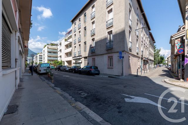 Afficher la photo en grand appartement à vendre - 3 pièces - 70.0 m2 - GRENOBLE - 38 - RHONE-ALPES - Century 21 Victor Hugo