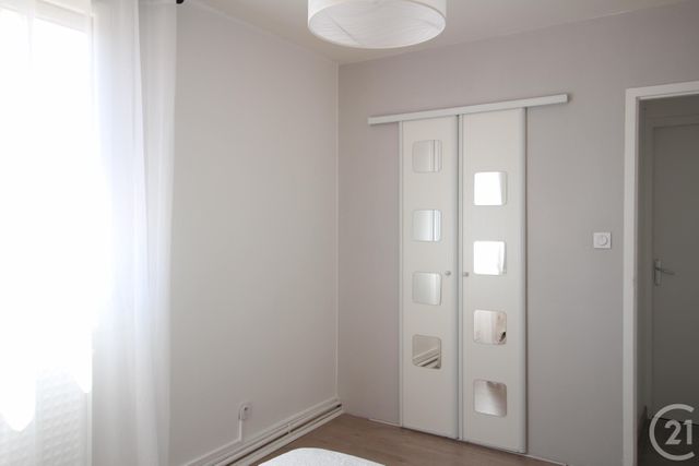 Afficher la photo en grand Appartement T4 à vendre - 4 pièces - 70.87 m2 - ECHIROLLES - 38 - RHONE-ALPES - Century 21 Victor Hugo