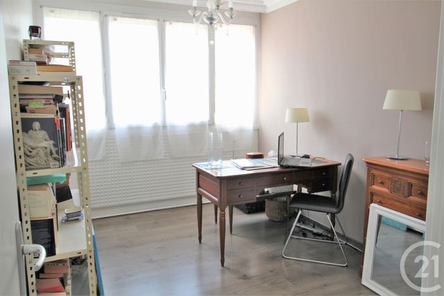 Afficher la photo en grand Appartement T4 à vendre - 4 pièces - 70.87 m2 - ECHIROLLES - 38 - RHONE-ALPES - Century 21 Victor Hugo