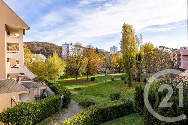 Appartement F4 à vendre - 4 pièces - 88.24 m2 - ECHIROLLES - 38 - RHONE-ALPES - Century 21 Victor Hugo