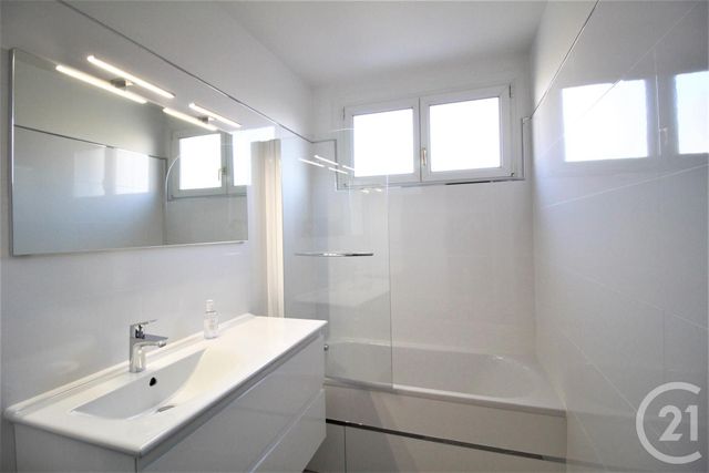 Appartement T3 à louer - 3 pièces - 71.52 m2 - MEYLAN - 38 - RHONE-ALPES - Century 21 Victor Hugo