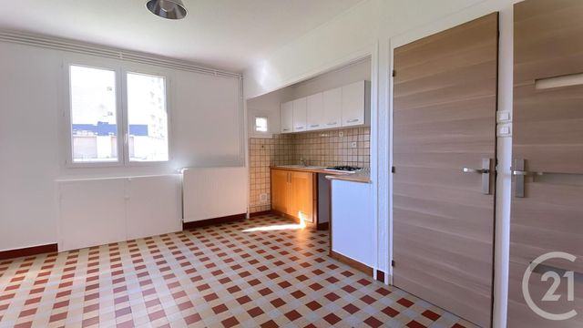 Appartement T3 à louer - 3 pièces - 47.95 m2 - ST MARTIN LE VINOUX - 38 - RHONE-ALPES - Century 21 Victor Hugo