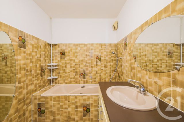 Afficher la photo en grand Appartement T4 à vendre - 3 pièces - 80.0 m2 - ECHIROLLES - 38 - RHONE-ALPES - Century 21 Victor Hugo