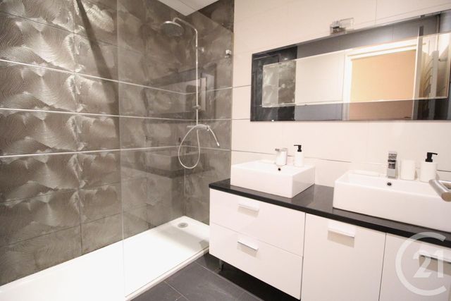 Appartement T4 à louer - 4 pièces - 84.2 m2 - GRENOBLE - 38 - RHONE-ALPES - Century 21 Victor Hugo