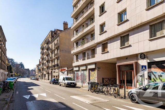 Appartement F3 à vendre - 3 pièces - 70.47 m2 - GRENOBLE - 38 - RHONE-ALPES - Century 21 Victor Hugo