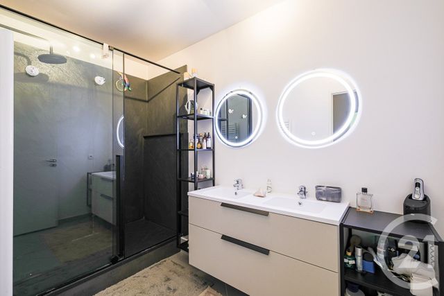 Afficher la photo en grand Appartement T4 à vendre - 4 pièces - 104.04 m2 - GRENOBLE - 38 - RHONE-ALPES - Century 21 Victor Hugo