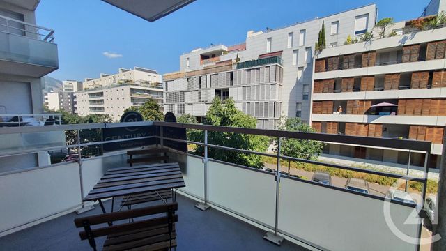 Appartement T2 à louer - 2 pièces - 41.65 m2 - GRENOBLE - 38 - RHONE-ALPES - Century 21 Victor Hugo