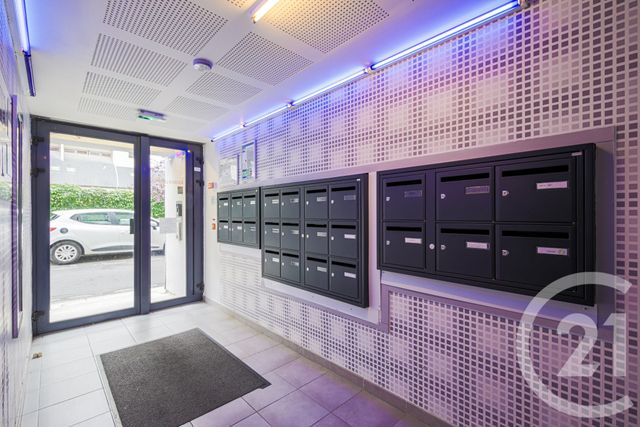 Appartement Studio à vendre - 1 pièce - 24.2 m2 - GRENOBLE - 38 - RHONE-ALPES - Century 21 Victor Hugo