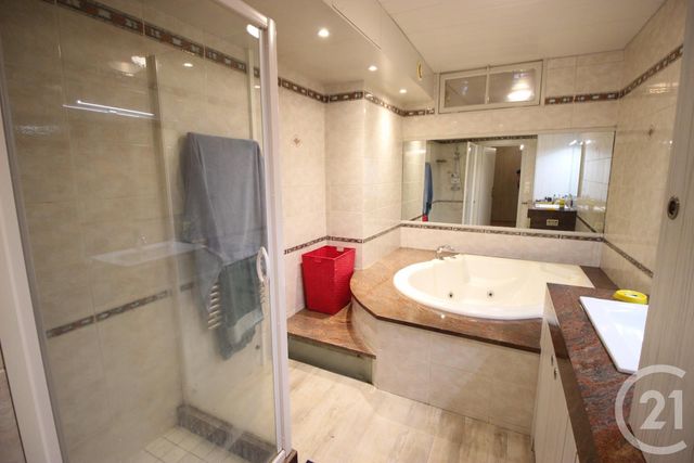 Appartement F4 à vendre - 4 pièces - 109.0 m2 - ST HILAIRE - 38 - RHONE-ALPES - Century 21 Victor Hugo