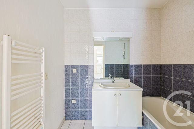 Appartement F2 à vendre - 2 pièces - 49.62 m2 - ST MARTIN D HERES - 38 - RHONE-ALPES - Century 21 Victor Hugo