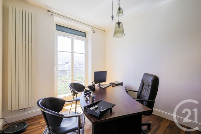 Appartement T4 à louer - 4 pièces - 121.18 m2 - GRENOBLE - 38 - RHONE-ALPES - Century 21 Victor Hugo