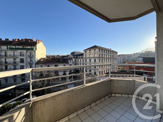 Appartement T2 à louer - 2 pièces - 64.04 m2 - GRENOBLE - 38 - RHONE-ALPES - Century 21 Victor Hugo