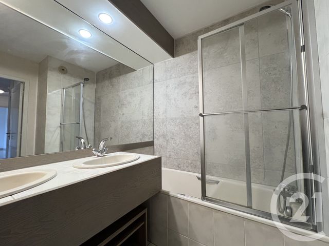 Appartement T2 à louer - 2 pièces - 64.04 m2 - GRENOBLE - 38 - RHONE-ALPES - Century 21 Victor Hugo