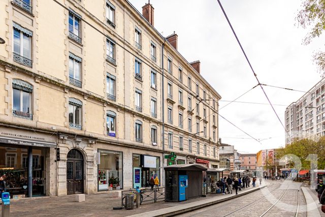 Appartement T2 à vendre - 2 pièces - 77.58 m2 - GRENOBLE - 38 - RHONE-ALPES - Century 21 Victor Hugo