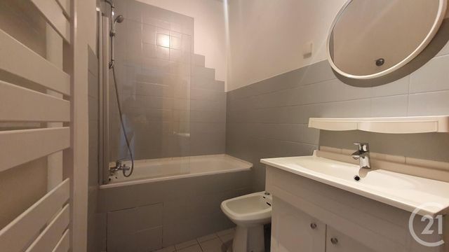 Appartement T2 à louer - 2 pièces - 45.83 m2 - GRENOBLE - 38 - RHONE-ALPES - Century 21 Victor Hugo