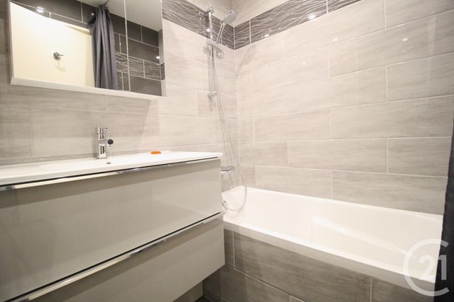 Appartement T4 à louer - 4 pièces - 86.4 m2 - ECHIROLLES - 38 - RHONE-ALPES - Century 21 Victor Hugo