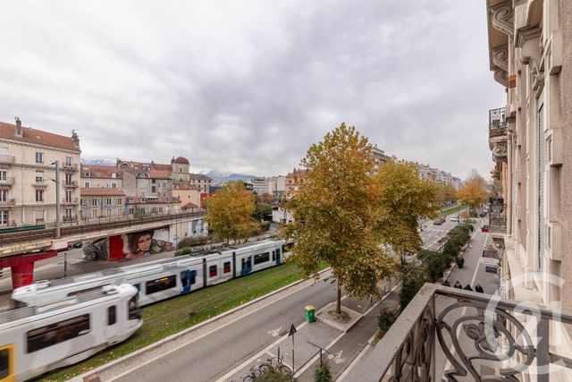 Appartement T3 à louer - 3 pièces - 57.6 m2 - GRENOBLE - 38 - RHONE-ALPES - Century 21 Victor Hugo