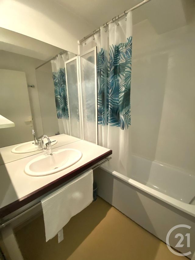 Appartement Studio à louer - 1 pièce - 27.0 m2 - GRENOBLE - 38 - RHONE-ALPES - Century 21 Victor Hugo