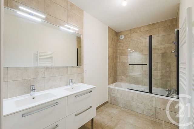 Appartement T4 à vendre - 4 pièces - 78.0 m2 - SEYSSINS - 38 - RHONE-ALPES - Century 21 Victor Hugo