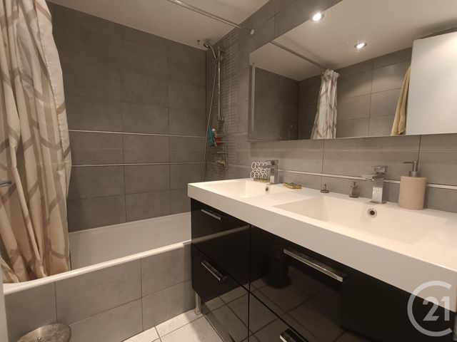 Appartement T4 à louer - 4 pièces - 91.02 m2 - GRENOBLE - 38 - RHONE-ALPES - Century 21 Victor Hugo