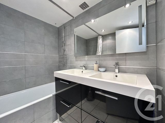 Appartement T4 à louer - 4 pièces - 91.02 m2 - GRENOBLE - 38 - RHONE-ALPES - Century 21 Victor Hugo