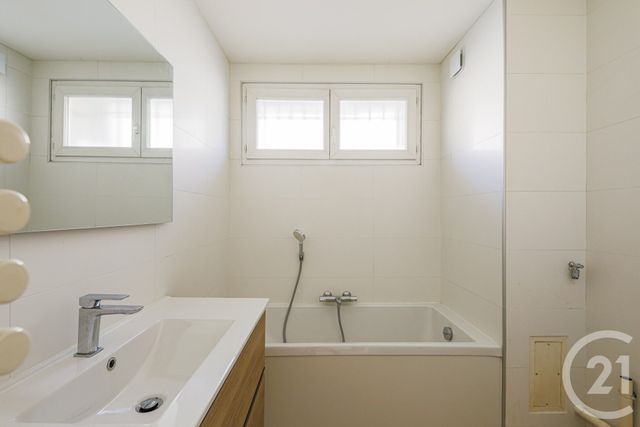 Appartement T5 à vendre - 5 pièces - 108.0 m2 - ECHIROLLES - 38 - RHONE-ALPES - Century 21 Victor Hugo