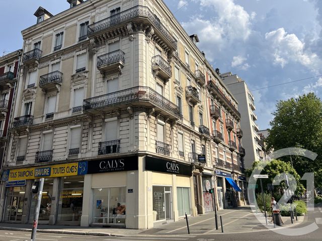 Appartement T2 à louer - 2 pièces - 58.48 m2 - GRENOBLE - 38 - RHONE-ALPES - Century 21 Victor Hugo