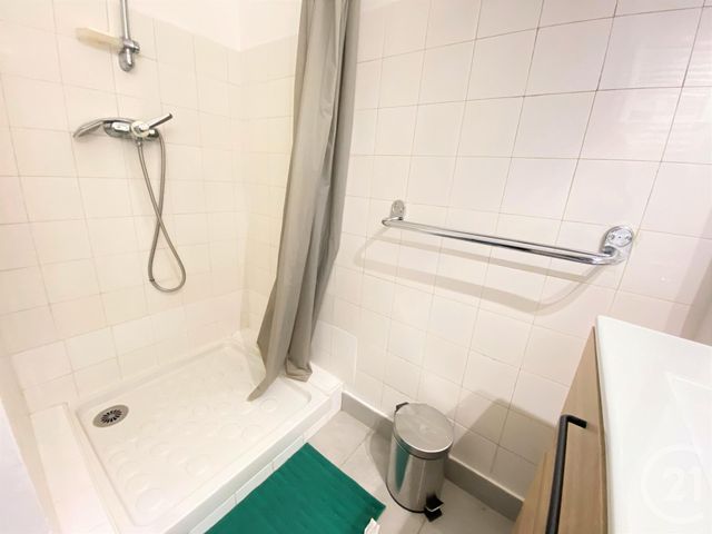 Appartement T4 à louer - 4 pièces - 60.3 m2 - GRENOBLE - 38 - RHONE-ALPES - Century 21 Victor Hugo