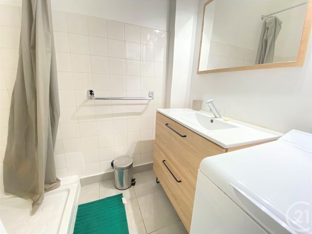 Appartement T4 à louer - 4 pièces - 60.3 m2 - GRENOBLE - 38 - RHONE-ALPES - Century 21 Victor Hugo