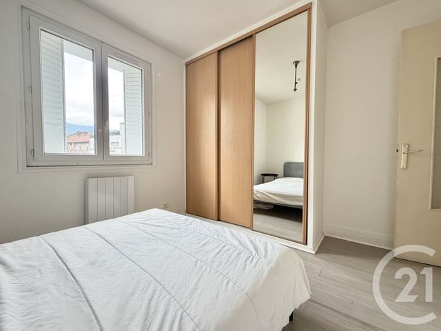 Appartement T4 à louer - 4 pièces - 60.3 m2 - GRENOBLE - 38 - RHONE-ALPES - Century 21 Victor Hugo