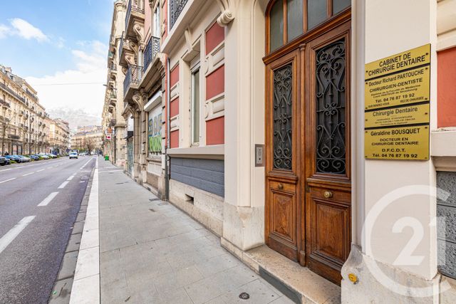Appartement F2 à vendre - 2 pièces - 40.21 m2 - GRENOBLE - 38 - RHONE-ALPES - Century 21 Victor Hugo