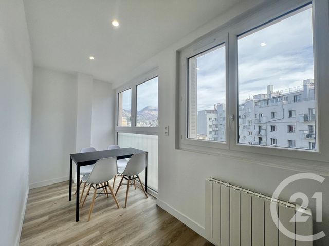 Appartement T2 à louer - 2 pièces - 26.0 m2 - GRENOBLE - 38 - RHONE-ALPES - Century 21 Victor Hugo