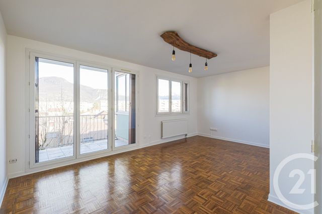 Appartement F4 à vendre - 4 pièces - 82.0 m2 - FONTAINE - 38 - RHONE-ALPES - Century 21 Victor Hugo