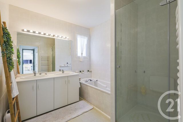 Appartement T4 à vendre - 4 pièces - 88.0 m2 - SEYSSINS - 38 - RHONE-ALPES - Century 21 Victor Hugo