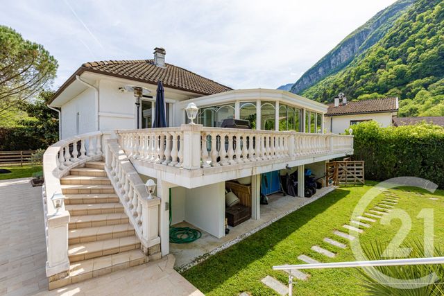 maison à vendre - 8 pièces - 183.8 m2 - VEUREY VOROIZE - 38 - RHONE-ALPES - Century 21 Victor Hugo