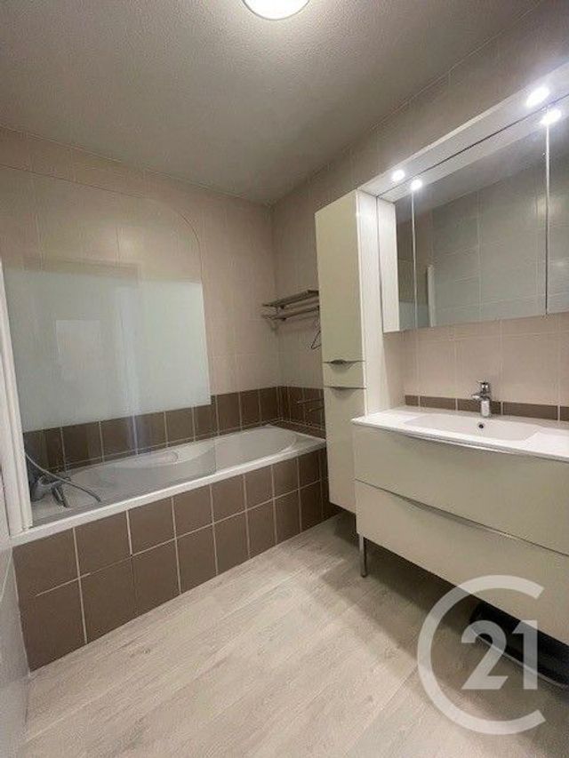 Appartement à vendre - 3 pièces - 75.87 m2 - ST MARCELLIN - 38 - RHONE-ALPES - Century 21 Victor Hugo