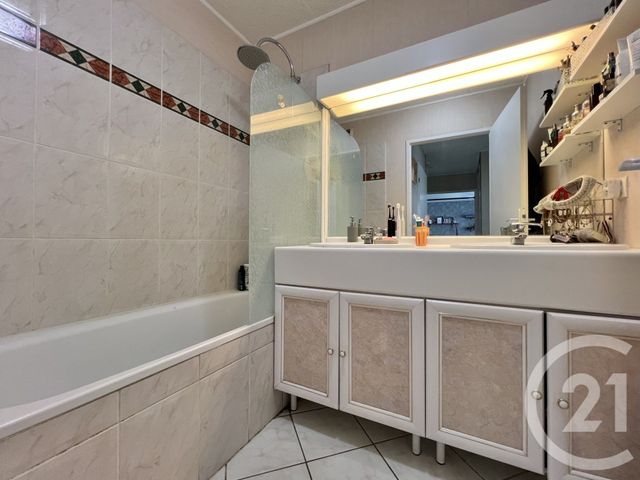 Appartement T3 à louer - 3 pièces - 53.37 m2 - GRENOBLE - 38 - RHONE-ALPES - Century 21 Victor Hugo