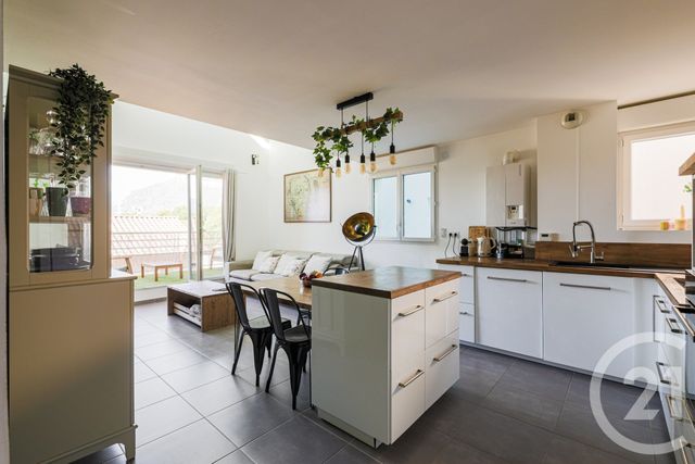 Appartement T4 à vendre - 4 pièces - 86.0 m2 - CLAIX - 38 - RHONE-ALPES - Century 21 Victor Hugo