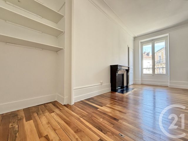 Appartement T2 à louer - 2 pièces - 68.21 m2 - GRENOBLE - 38 - RHONE-ALPES - Century 21 Victor Hugo