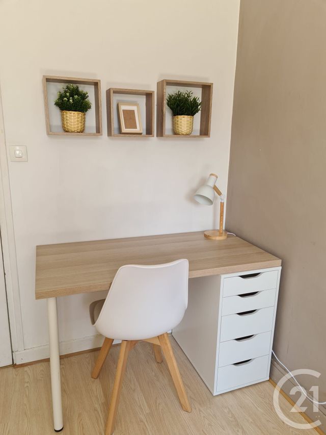 Appartement T5 à louer - 5 pièces - 82.0 m2 - ST MARTIN D HERES - 38 - RHONE-ALPES - Century 21 Victor Hugo