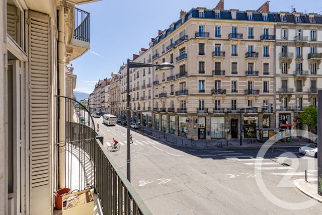 Appartement F6 à vendre - 6 pièces - 162.62 m2 - GRENOBLE - 38 - RHONE-ALPES - Century 21 Victor Hugo