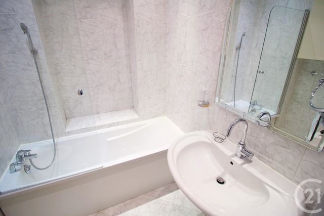 Appartement T3 à louer - 3 pièces - 72.7 m2 - GRENOBLE - 38 - RHONE-ALPES - Century 21 Victor Hugo